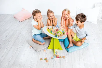 עיר מתנדנדת משחק עץ בלדוק